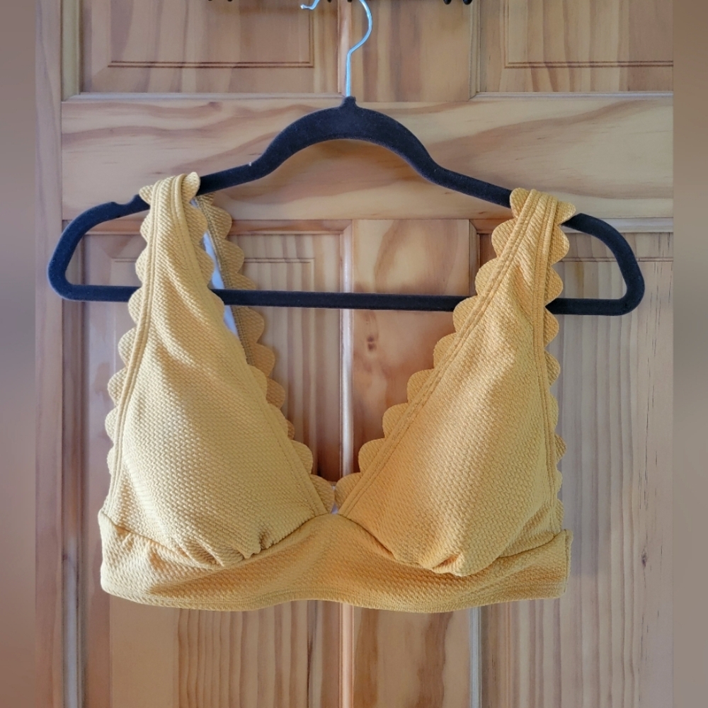 NWOT Cupshe XL Scalloped Bikini Swim Suit Top